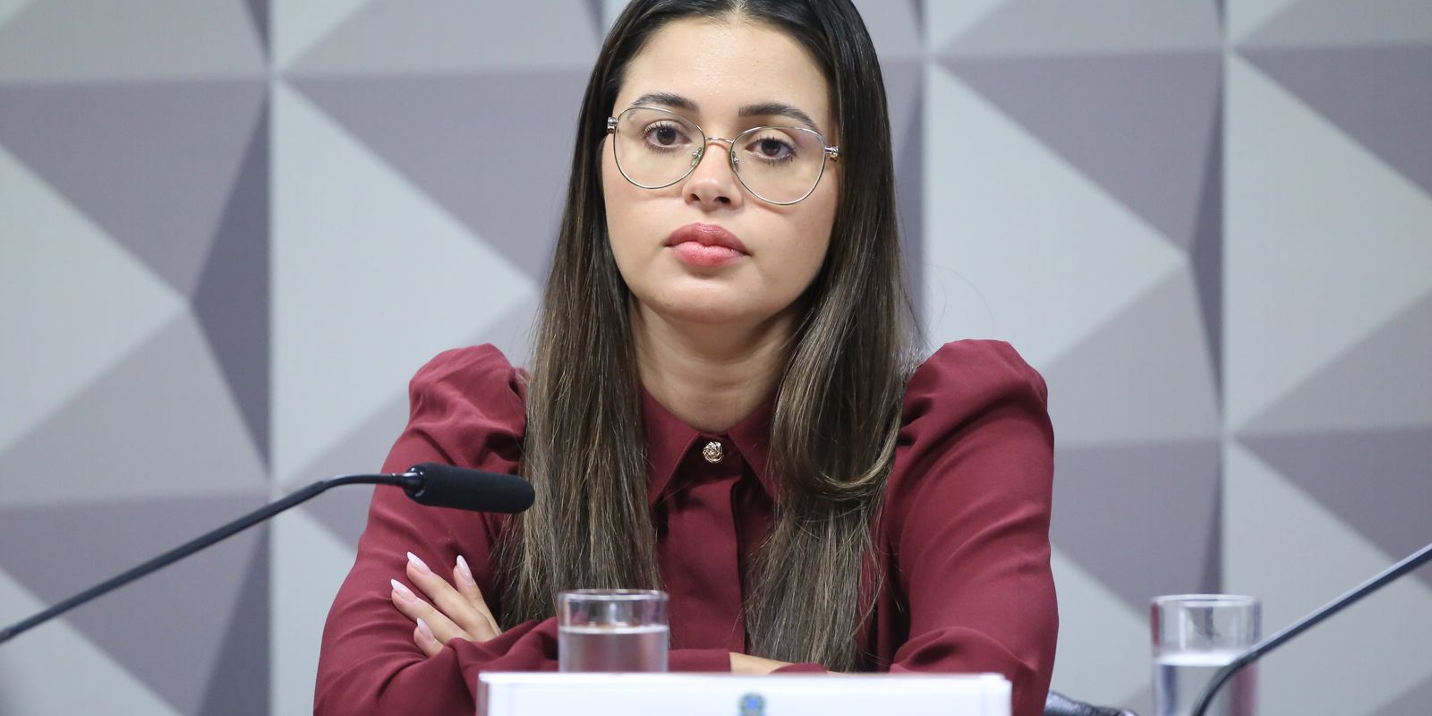 Empresária passa mal e depoimento é encerrado na CPMI do INSS