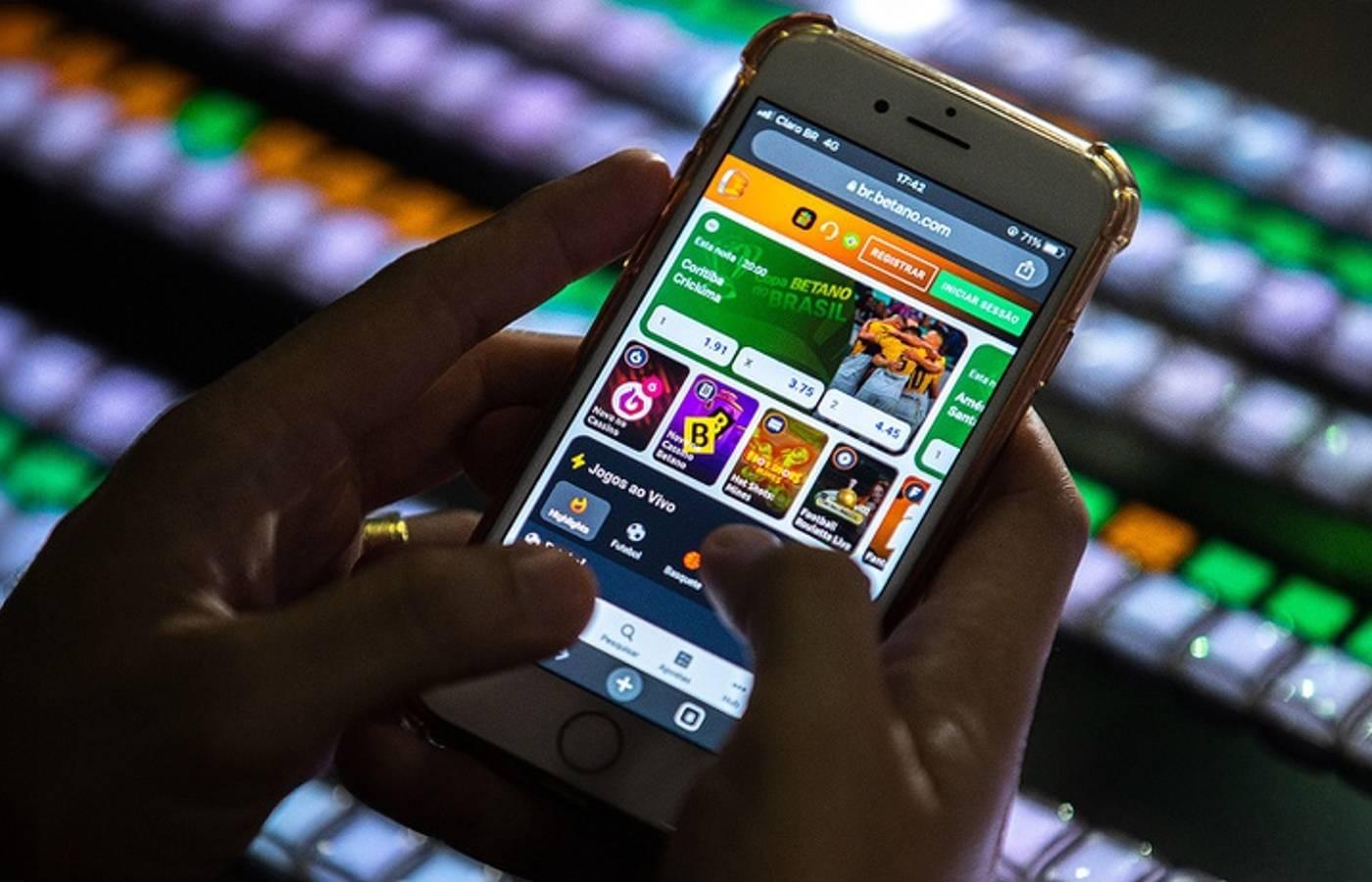 SUS oferece atendimento para dependentes de jogos de apostas via aplicativos