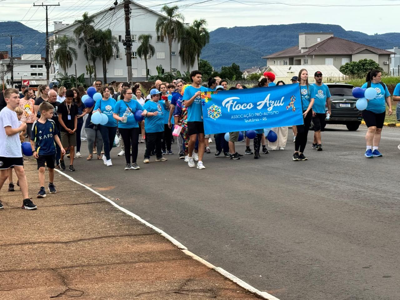 Caminhada da Floco Azul reúne comunidade e reforça demandas por inclusão em Teutônia