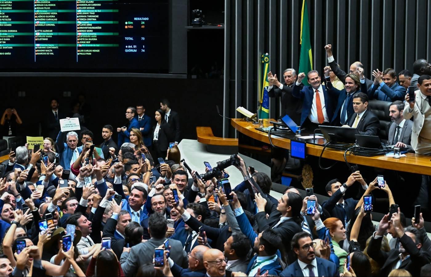 Congresso impõe nova derrota ao governo e derruba veto à dosimetria