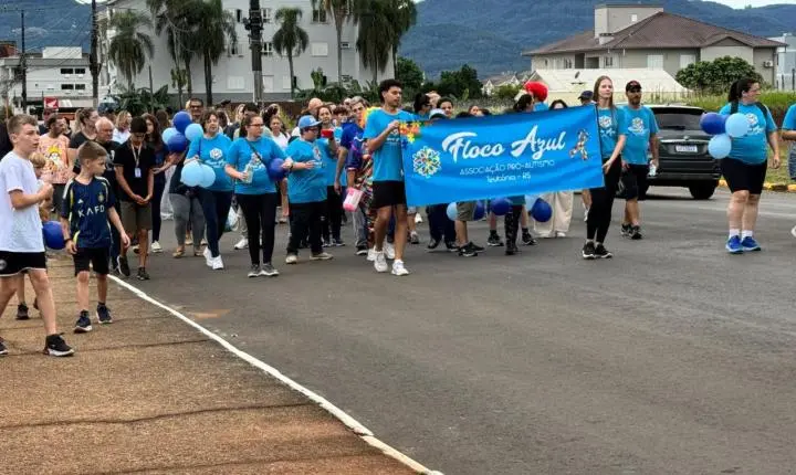 Caminhada da Floco Azul reúne comunidade e reforça demandas por inclusão em Teutônia