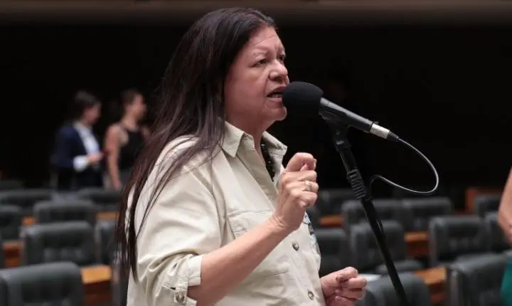 Comissão da Câmara aprova piso salarial de R$ 5,5 mil para assistentes sociais; texto pode ir ao Senado